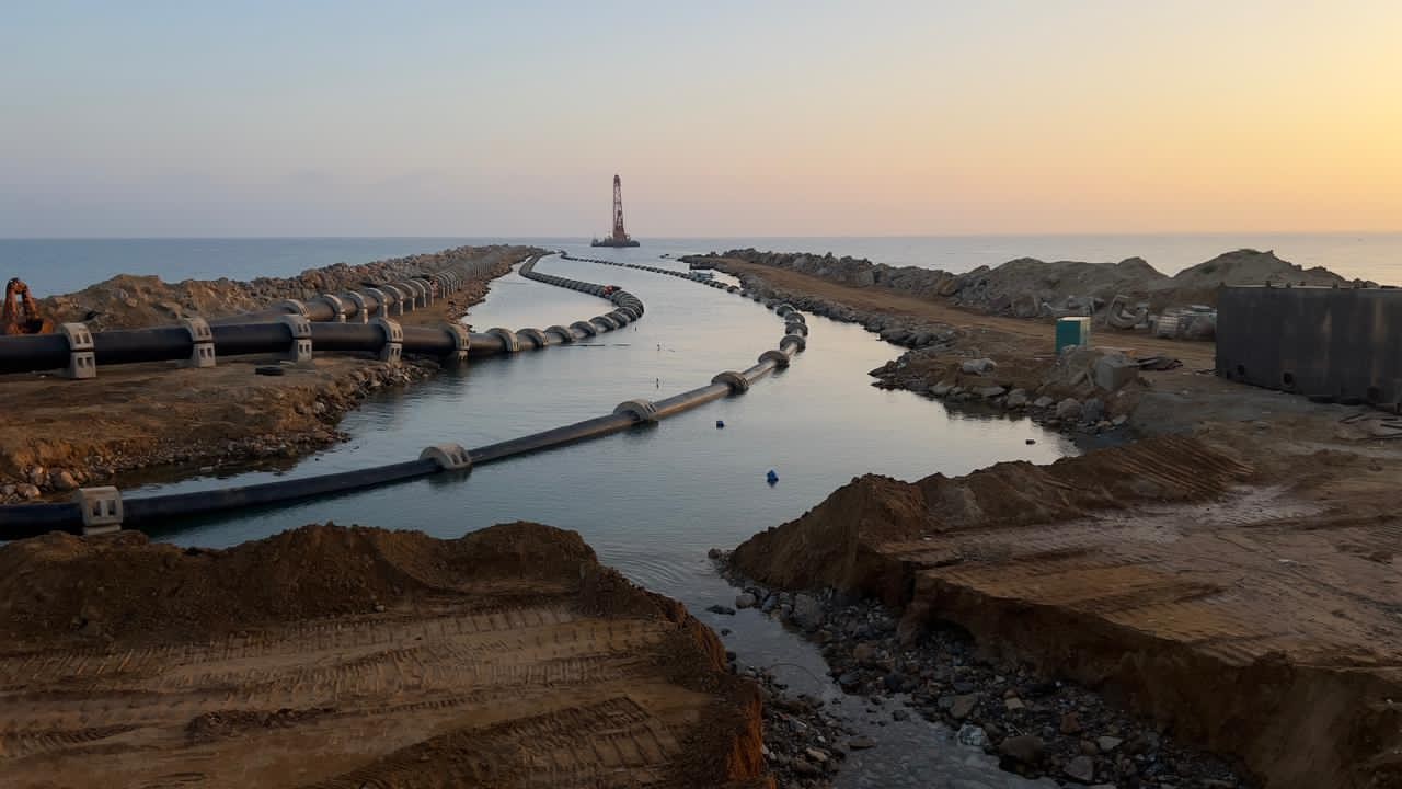 Desalination pipeline works